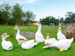 玻璃钢公园草帽鸭子   花园动物雕塑