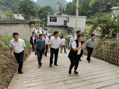 六枝特区“千家万户小康菜园”示范点建立推进会圆满闭幕