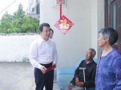 泰州泰州市政府门户网站 泰州要闻 泰州市委书记史立军走访慰劳部分老党员和困难党员