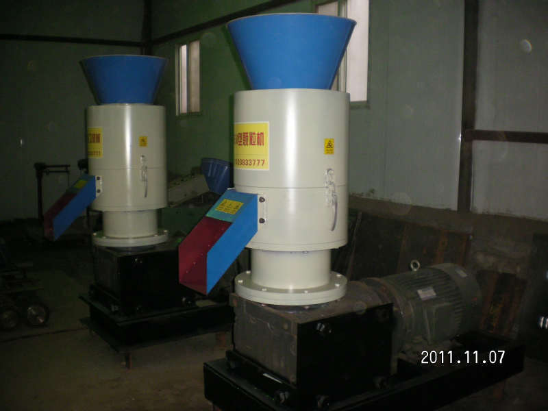 河南特质压粒机/优质高效制粒机/环保饲料颗粒机/造粒机